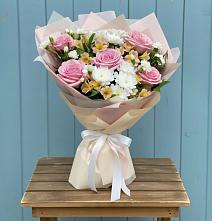 Букет цветов из:  Гвоздики, Орхидеи и Розы #REPLACE_PRED# Рощино Новгородская область