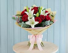 Букет цветов из:  Лилии и Розы в Рощино Новгородская область