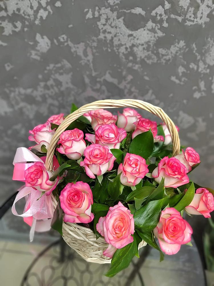 Цветочная композиция из Розы в корзине в Рощино Новгородская область