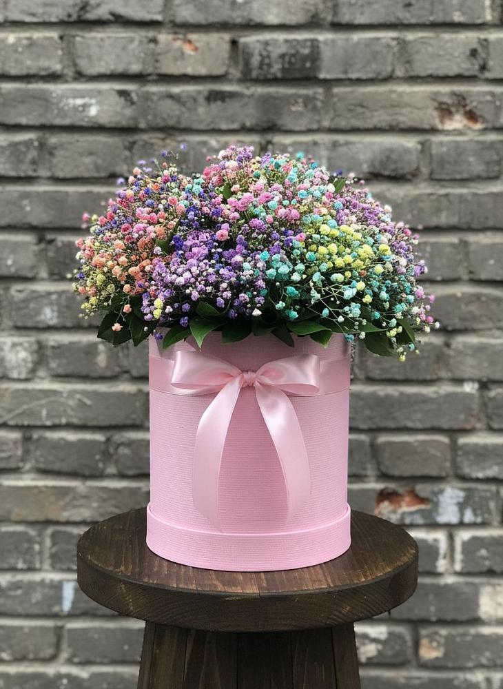 Цветочная композиция из Гипсофила и Розы в шляпной коробке в Рощино Новгородская область