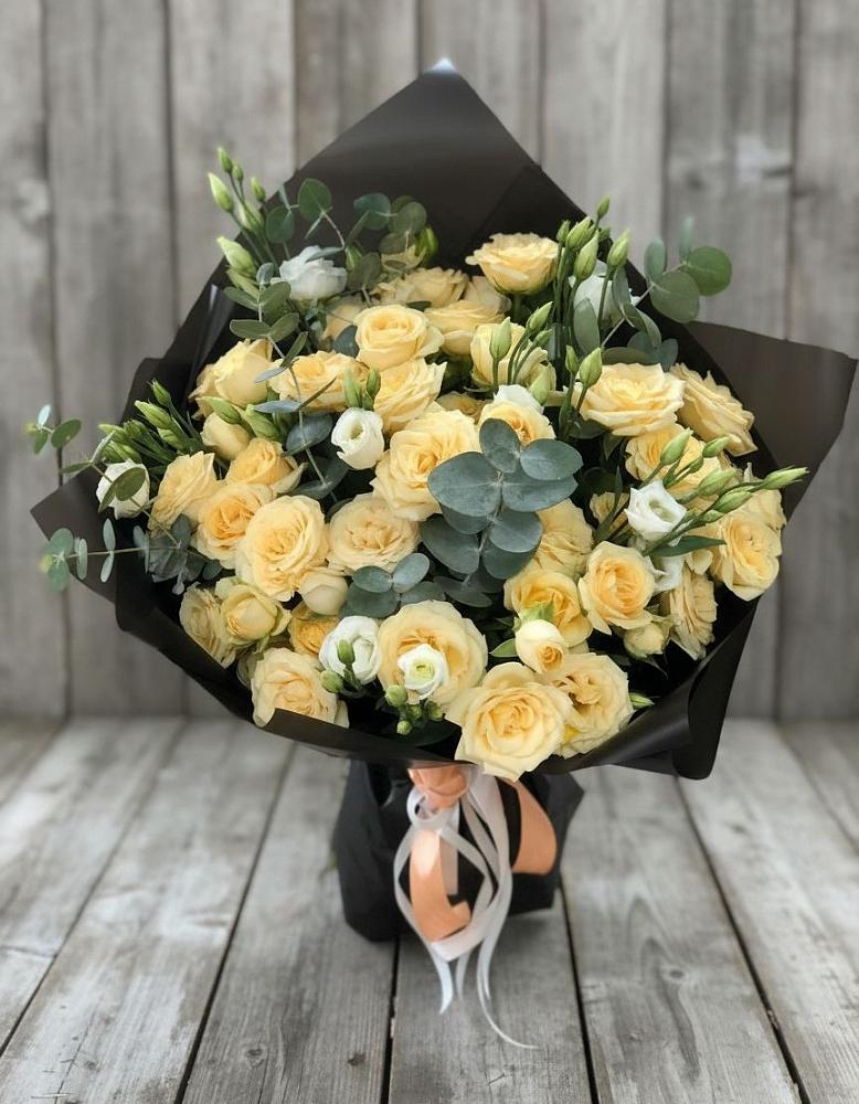 Букет цветов из: Розы и Лизиантусы в Рощино Новгородская область