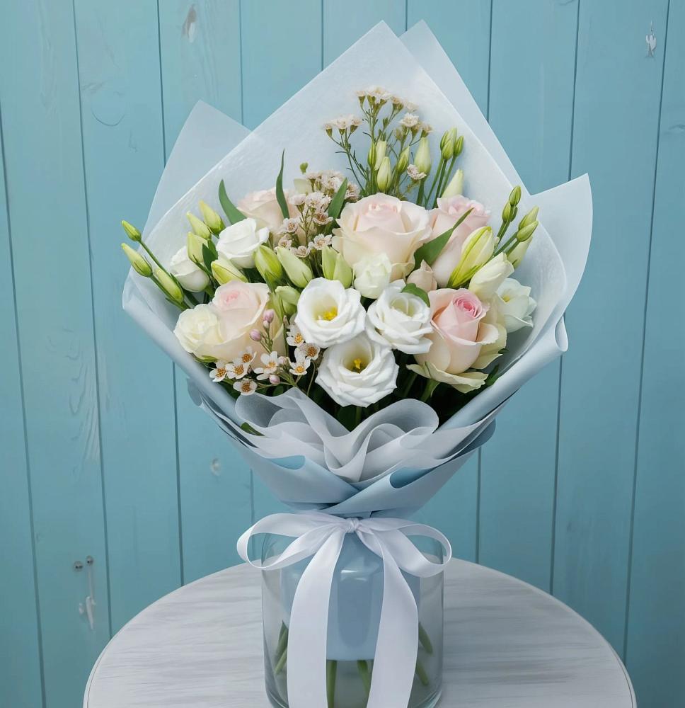 Букет цветов из: Розы и Лизиантусы в Рощино Новгородская область