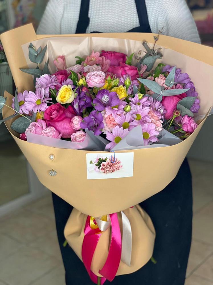 Букет цветов из: Хризантемы, Гвоздики и Альстромерии в Рощино Новгородская область