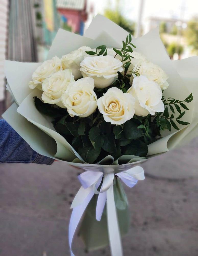 Букет Белые розы Проуд в Рощино Новгородская область