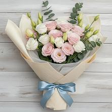 Букет цветов из:  Лизиантусы в Рощино Новгородская область