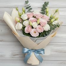Букет цветов из:  Лизиантусы в Рощино Новгородская область