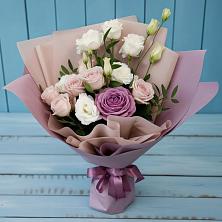 Букет цветов из:  Розы и Лизиантусы в Рощино Новгородская область