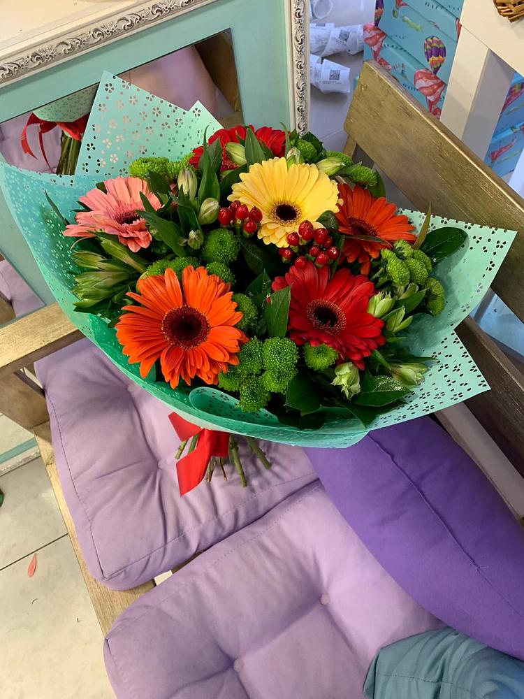 Букет цветов из: Герберы, Хризантемы и Альстромерии в Рощино Новгородская область