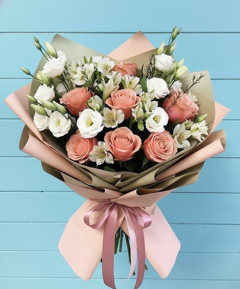 Букет цветов из: Розы, Альстромерии и Лизиантусы в Рощино Новгородская область