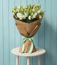 Букет цветов из:  Лизиантусы в Рощино Новгородская область