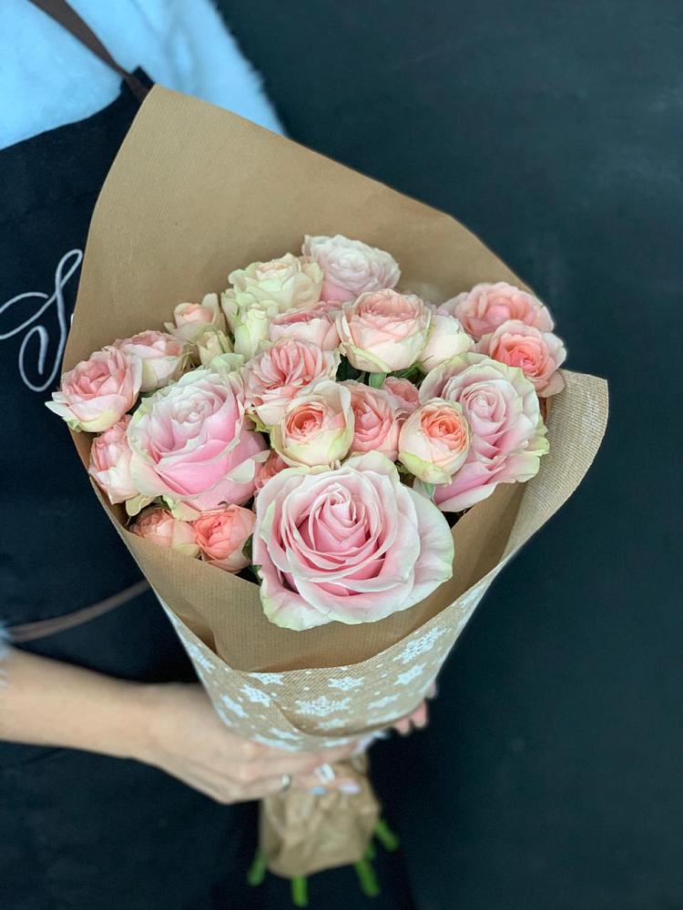 Букет цветов из: Хризантемы и Розы в Рощино Новгородская область