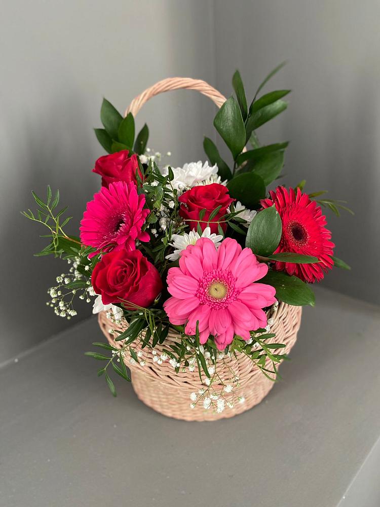 Цветочная композиция из Розы, Хризантемы и Герберы в корзине в Рощино Новгородская область