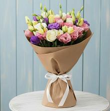 Букет цветов из:  Лизиантусы в Рощино Новгородская область