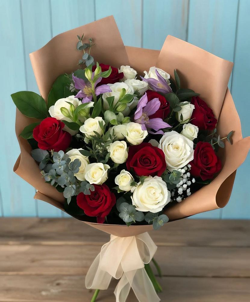 Букет цветов из: Розы и Альстромерии в Рощино Новгородская область