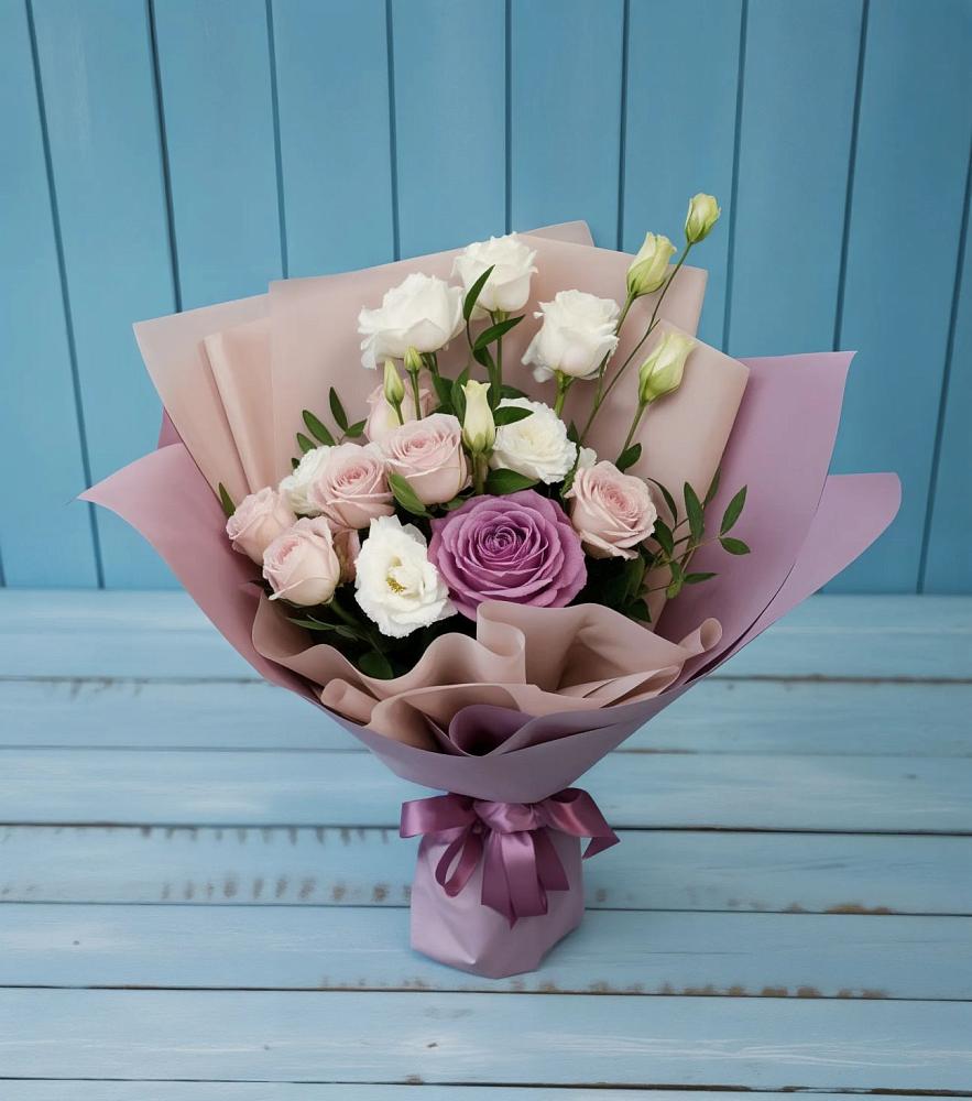 Букет цветов из: Розы и Лизиантусы в Рощино Новгородская область